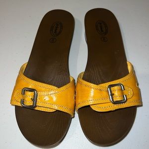 Dr Scholls yellow sandals with buckle SZ-9